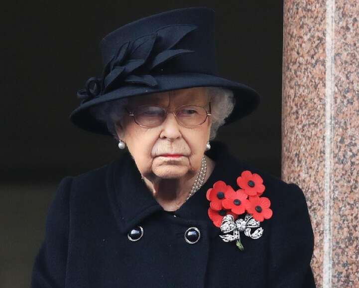 Rainha Elizabeth e a realeza britânica deveriam se desculpar com Meghan Markle