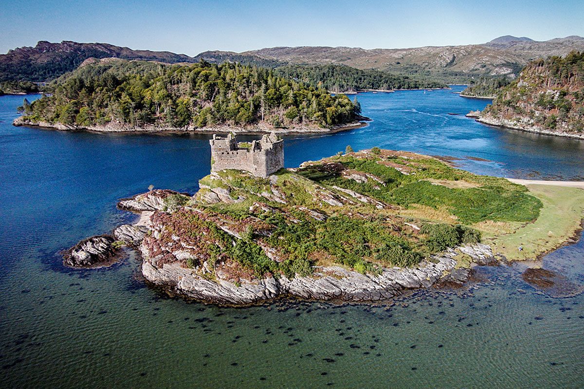 Que tal comprar uma bucólica ilha na Escócia?