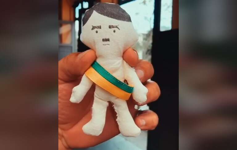 Bar dará boneco de malhar Judas com cara do Hitler e faixa de presidente do Brasil