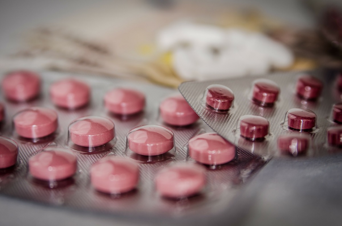 Remdesivir com fluoxetina e itraconazol pode ajudar no tratamento da covid-19, diz estudo