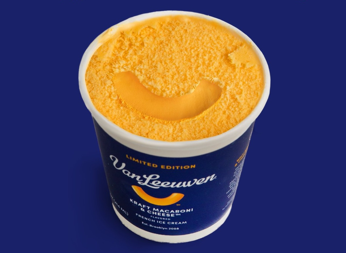 Bizarro: sorvete de macarrão com queijo cheddar esgota em poucas horas nos EUA