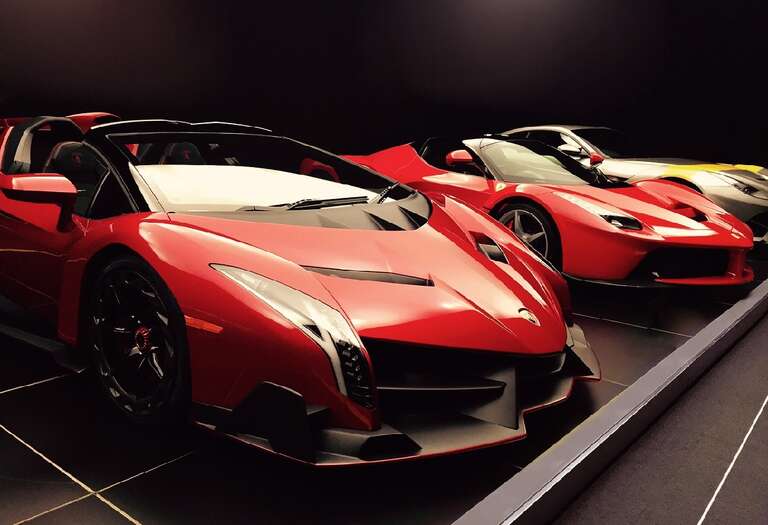 Ferrari e Lamborghini querem continuar com carros a gasolina após 2035