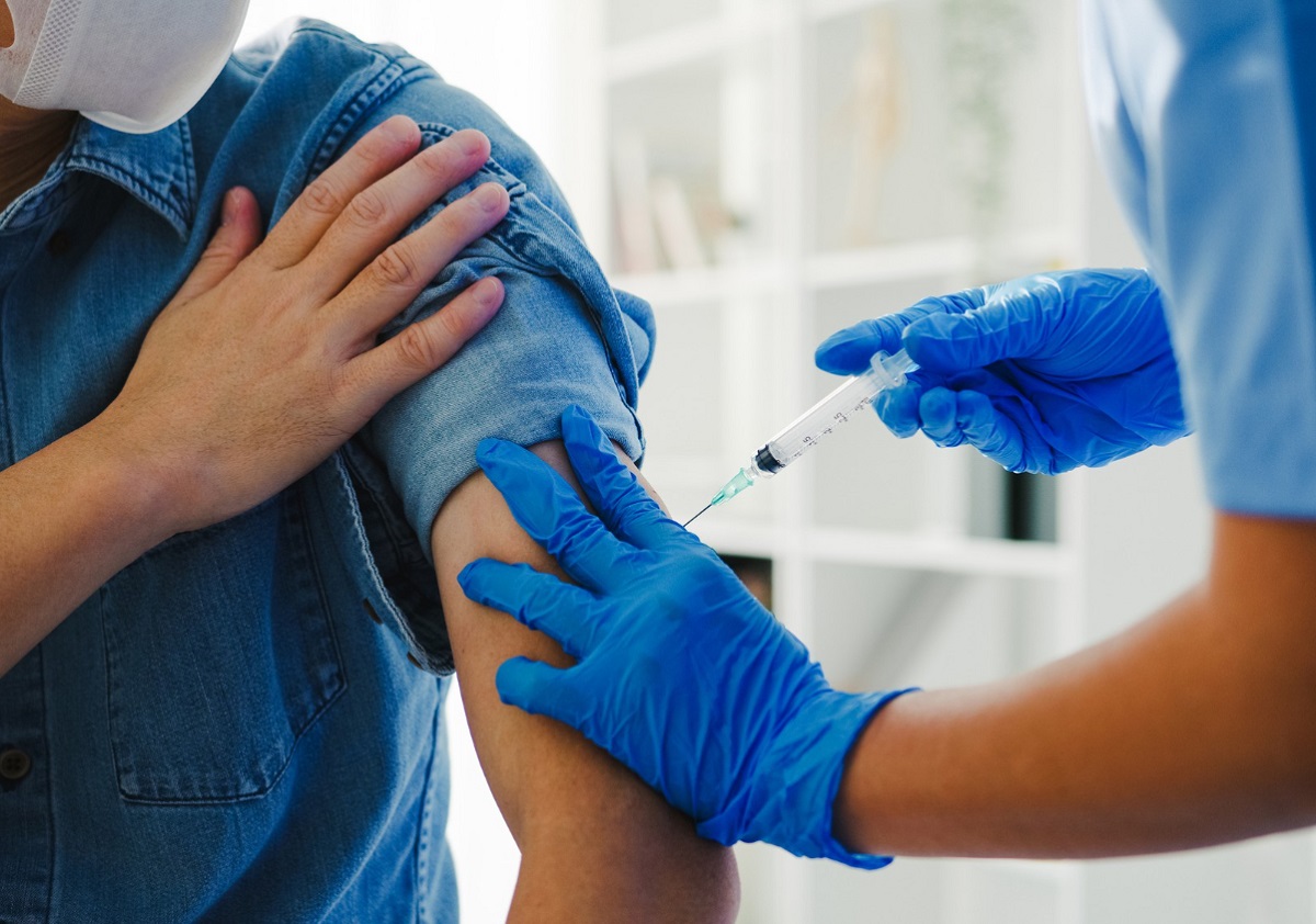 Vacina da Moderna é a que mais evita hospitalização, diz estudo americano