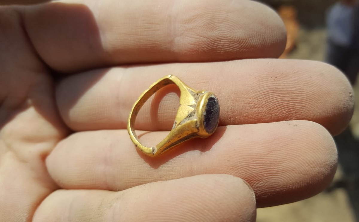 Arqueólogos encontram em Israel um anel milenar para “curar” ressaca