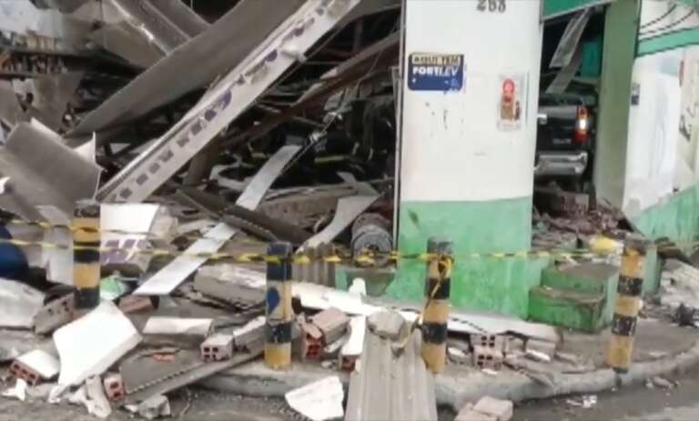 VÍDEO: motorista destrói loja de tintas e atropela várias pessoas em Jacobina, na Bahia