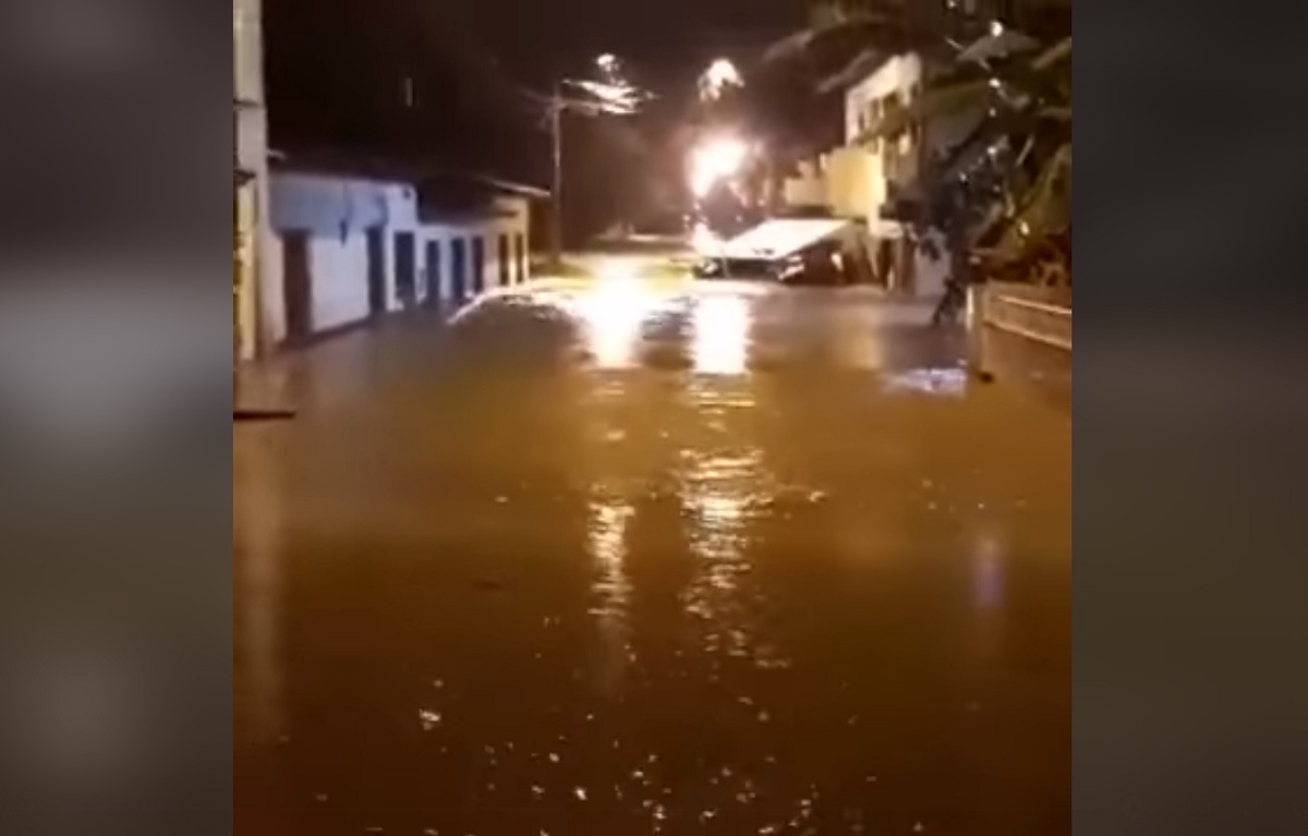 VÍDEO: chuvas causam inundação na cidade de Itororó, na Bahia