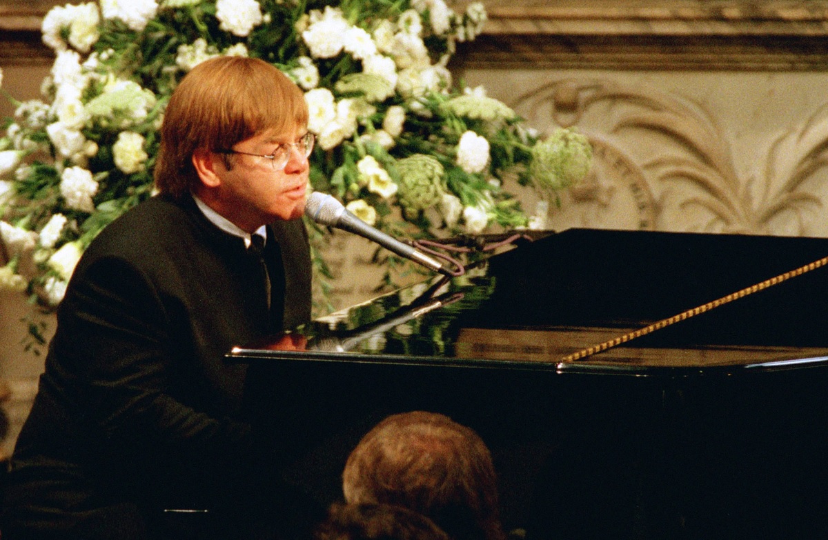Realeza britânica não queria que Elton John cantasse no funeral da princesa Diana