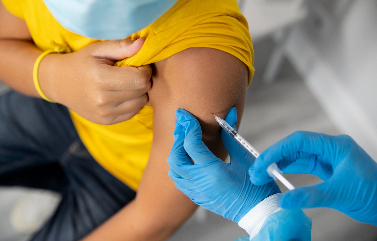 Reino Unido ainda não recomenda quarta dose da vacina contra Covid-19 para idosos