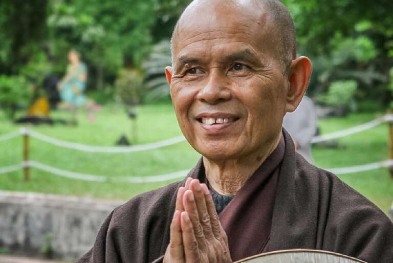 Morre aos 95 anos o monge Thich Nhat Hanh, criador da prática "mindfulness"