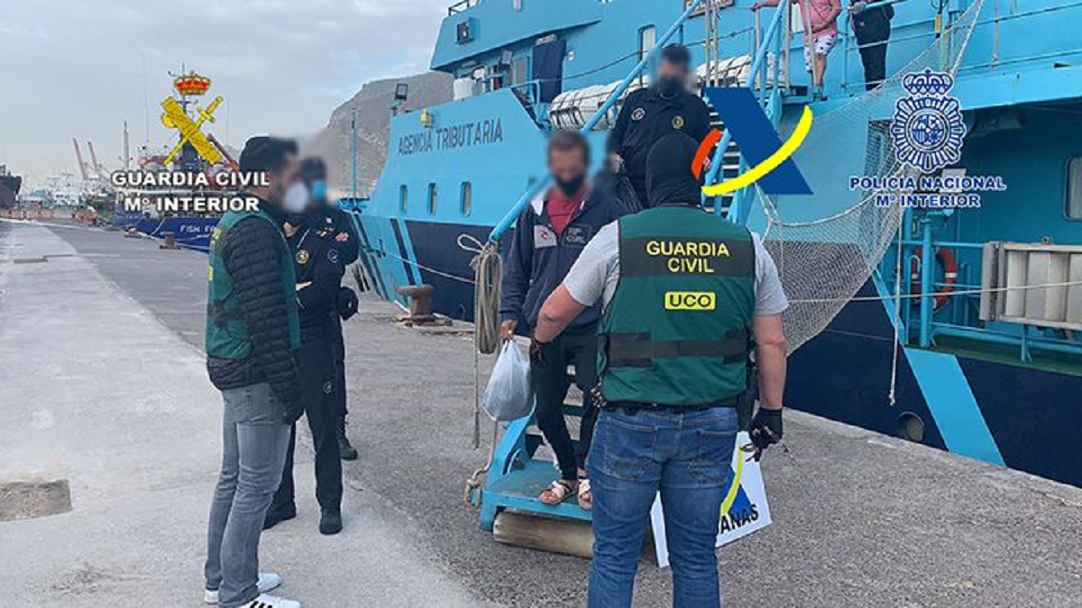 Polícia da Espanha apreende 560 kg de cocaína de pescadores brasileiros nas ilhas Canárias