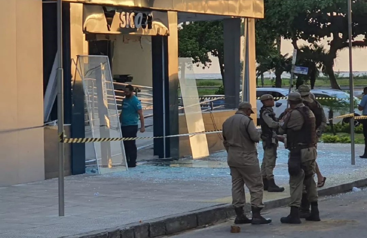 VÍDEO: agência do Sicoob em Ilhéus, na Bahia, é explodida por assaltantes