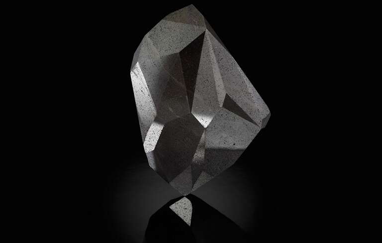 "Misterioso" diamante negro Enigma é leiloado por R$ 22,2 milhões