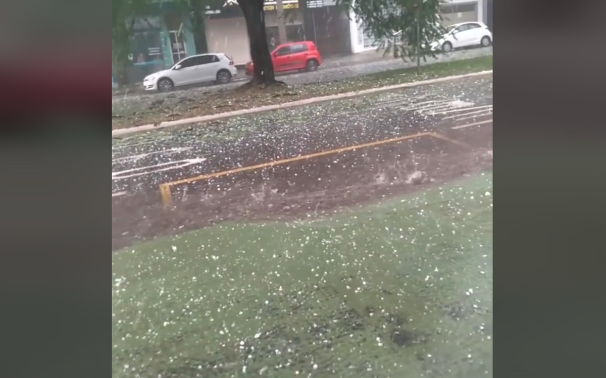VÍDEO: tempestade com granizo atinge Maringá no Paraná 