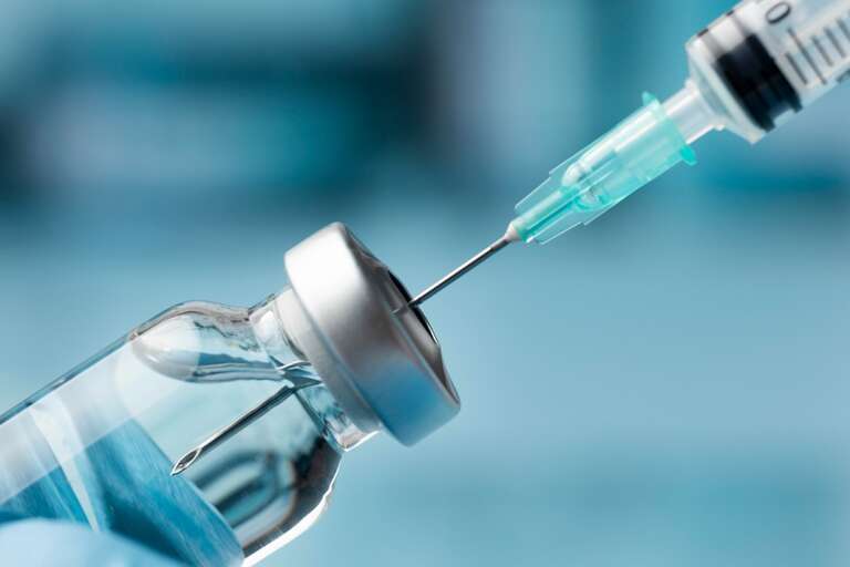 Chineses criam vacina única que promete proteger contra covid-19 e gripe Influenza