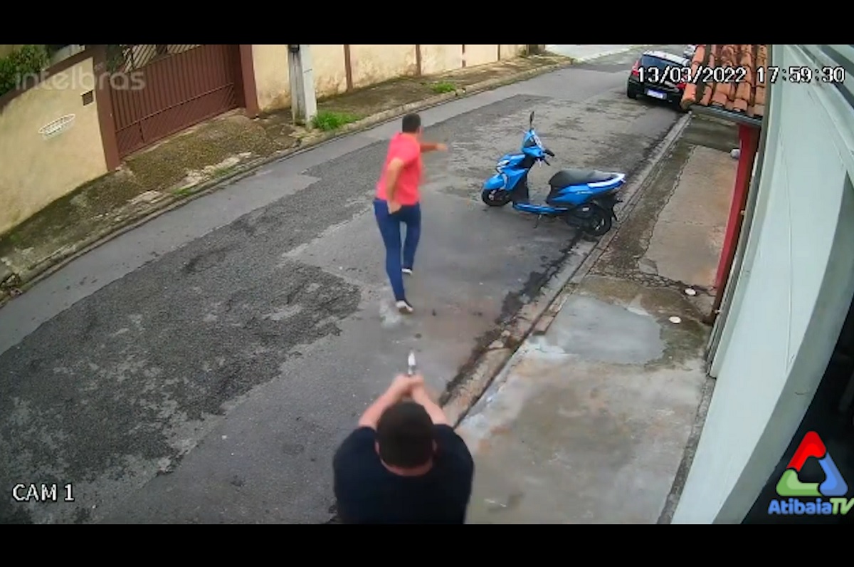 Assista ao vídeo do vice-prefeito de Atibaia sendo baleado após briga
