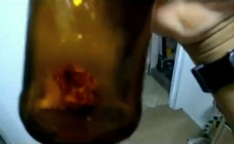 VÍDEO: morador de Praia Grande diz ter encontrado pedaço de dedo em garrafa de cerveja