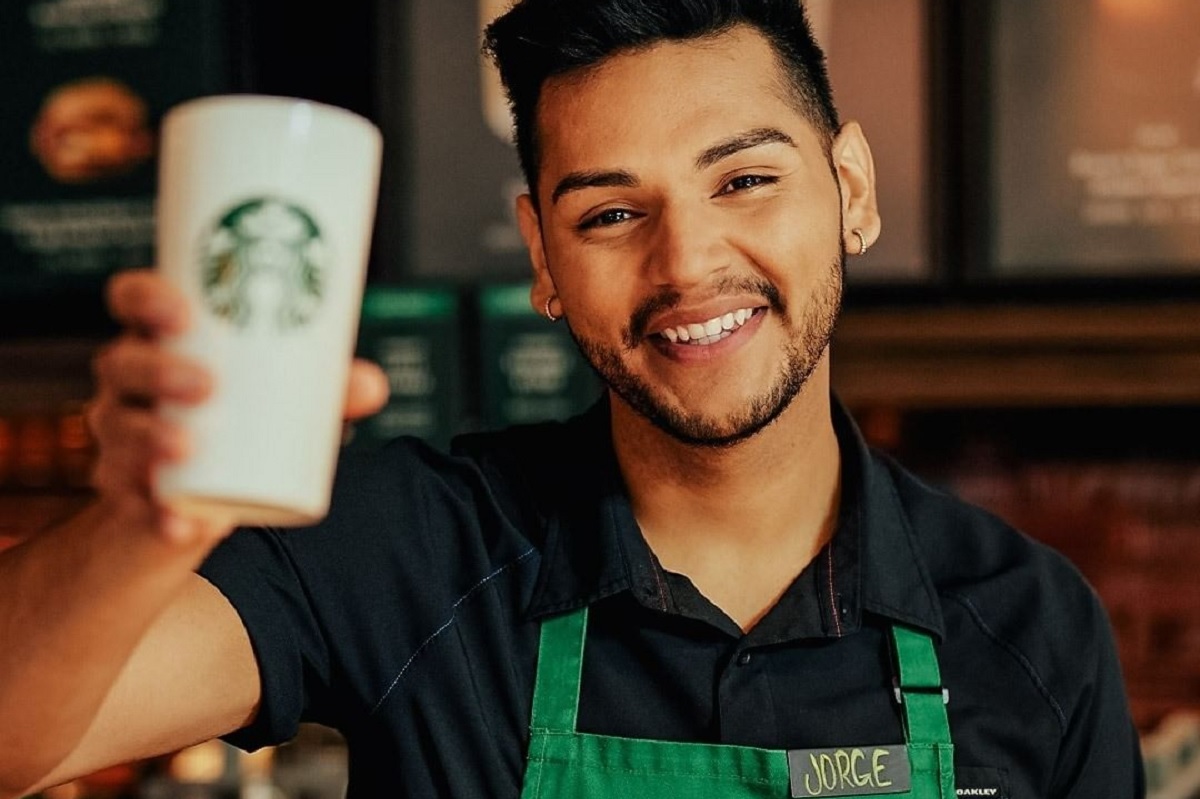 Starbucks decide reembolsar custo de viagens para funcionários que precisarem de aborto ou mudança de sexo