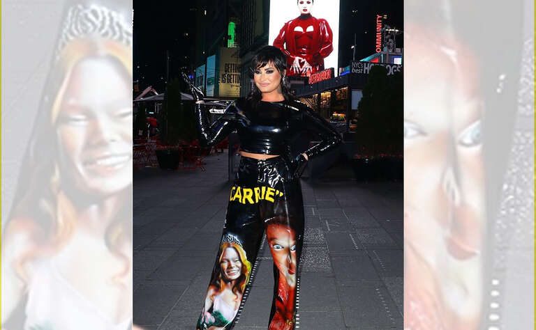 Demi Lovato usa roupa de estilista brasileira ao lançar música em Nova Iorque; confira o vídeo