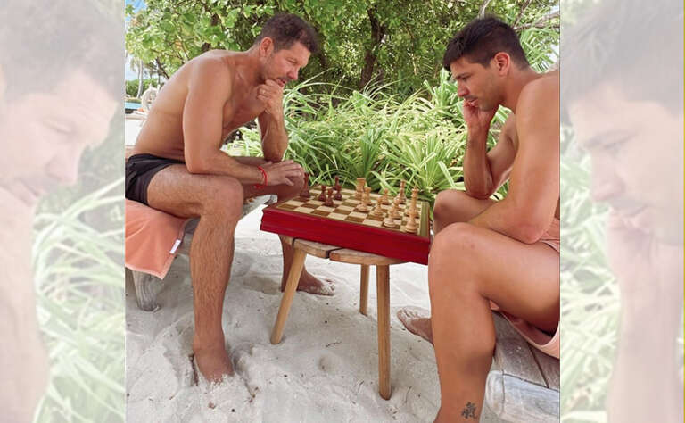 Ex-craque argentino Diego Simeone causa polêmica com foto de “xadrez errado”