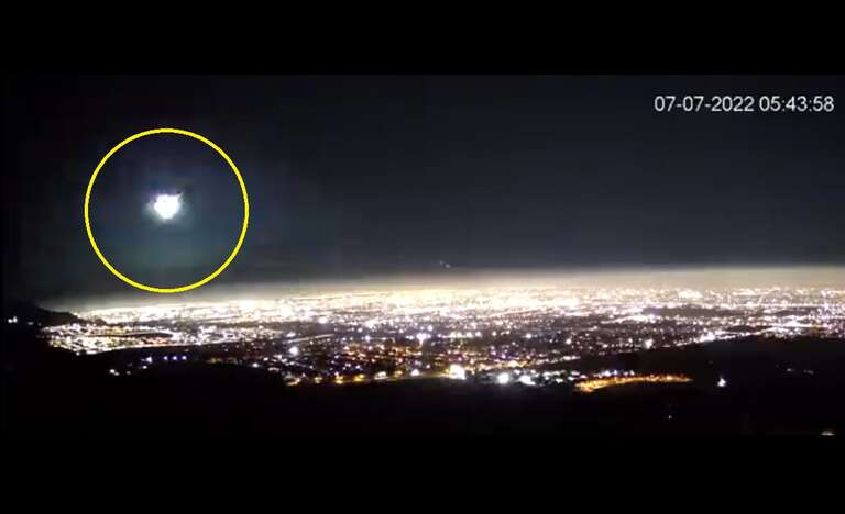 VÍDEO: câmeras flagram bola de fogo cruzando o céu próximo à Cordilheira dos Andes