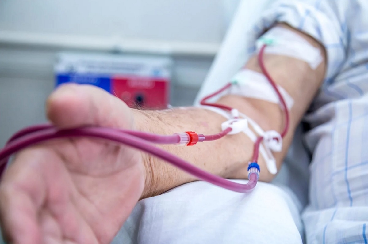 Covid longa faz paciente desesperado gastar R$ 257.600 para “lavar” o sangue na Alemanha
