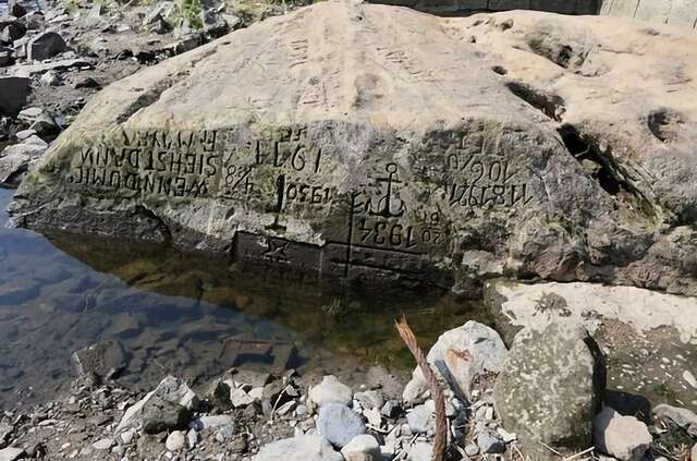 Seca histórica na Europa está revelando as "pedras da fome" em vários rios, o que indicaria "tempos sombrios"