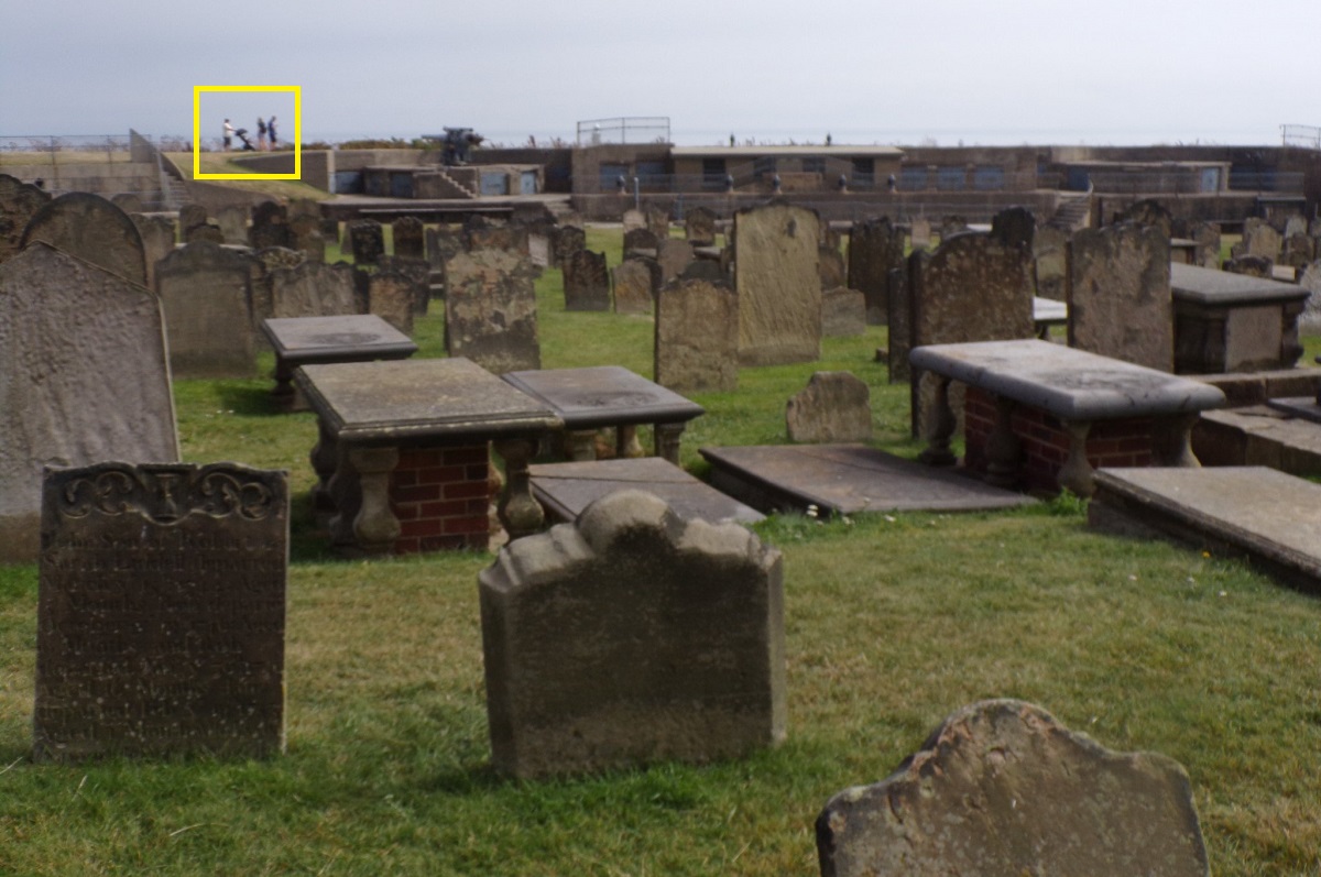 Britânica tira foto perto de cemitério histórico e se assusta com suposto fantasma