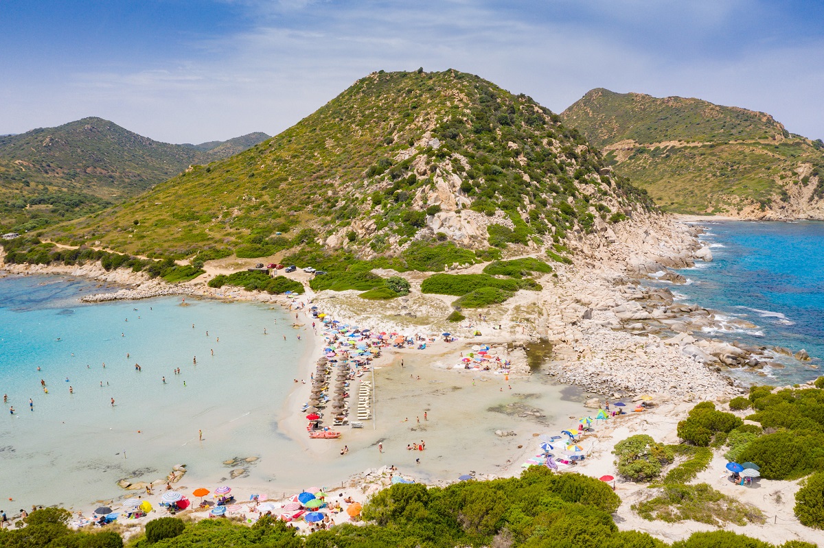 Para atrair moradores, a ilha da Sardenha, na Itália, está oferecendo mais de R$ 77.000