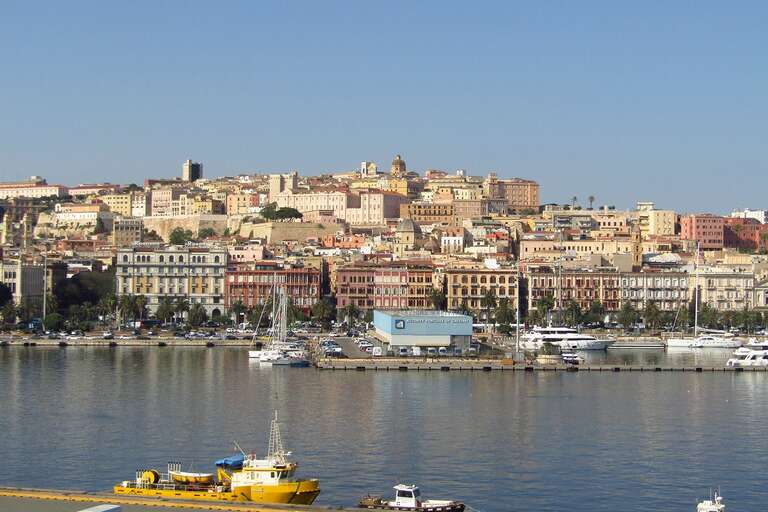 Para atrair moradores, a ilha da Sardenha, na Itália, está oferecendo mais de R$ 77.000