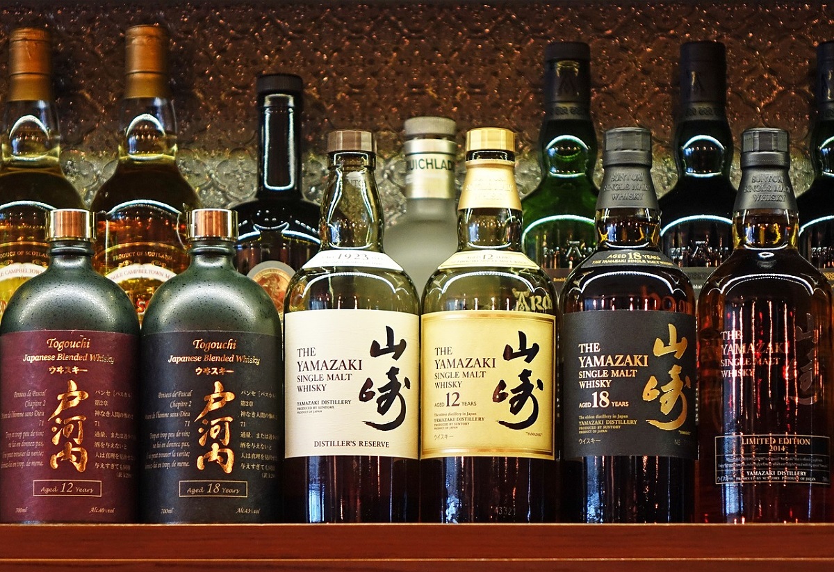 Governo japonês causa polêmica com concurso para incentivar consumo de álcool
