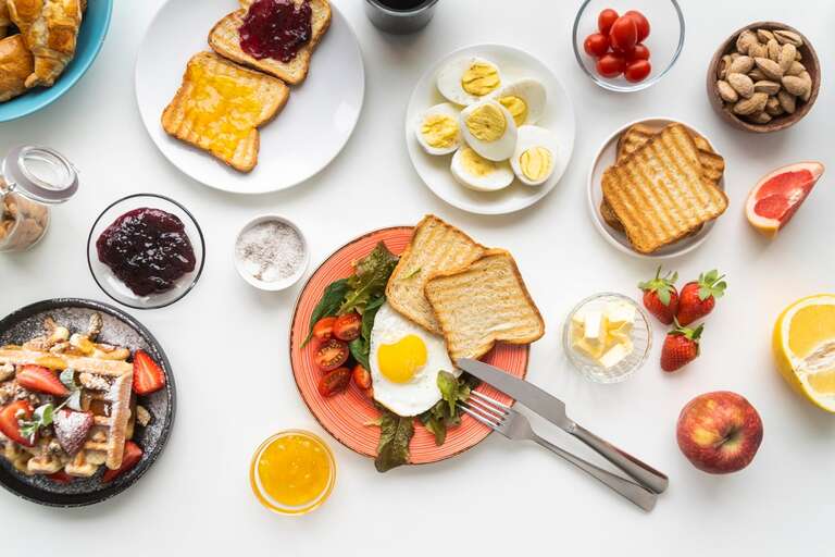 Comer bastante no café da manhã pode ajudar quem deseja emagrecer, diz estudo