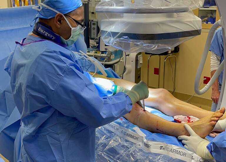 Cirurgião de Las Vegas, especializado em aumentar a altura dos pacientes, promete até 15 cm a mais na estatura