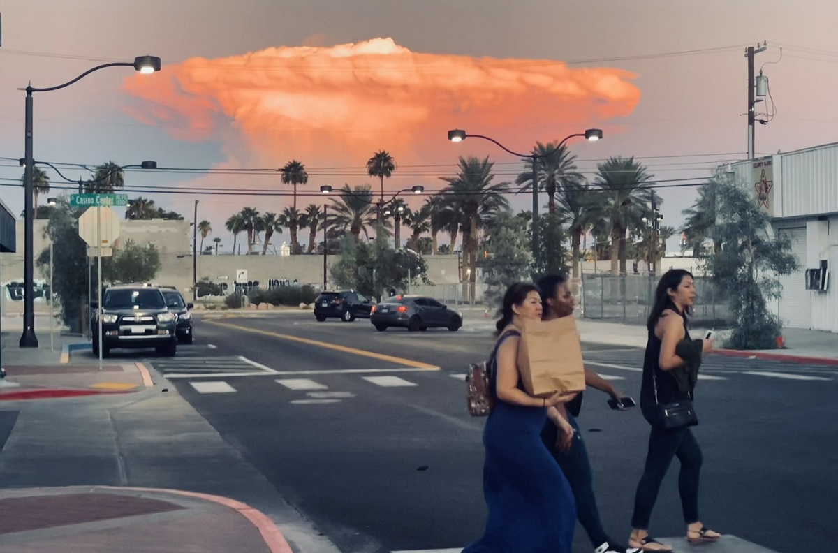 Nuvem em formato de cogumelo, parecendo uma explosão nuclear, é vista sobre Las Vegas