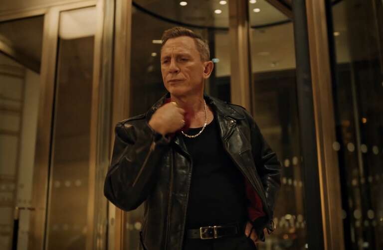 Esqueça o James Bond! Daniel Craig surpreende fãs ao dançar em comercial de vodca