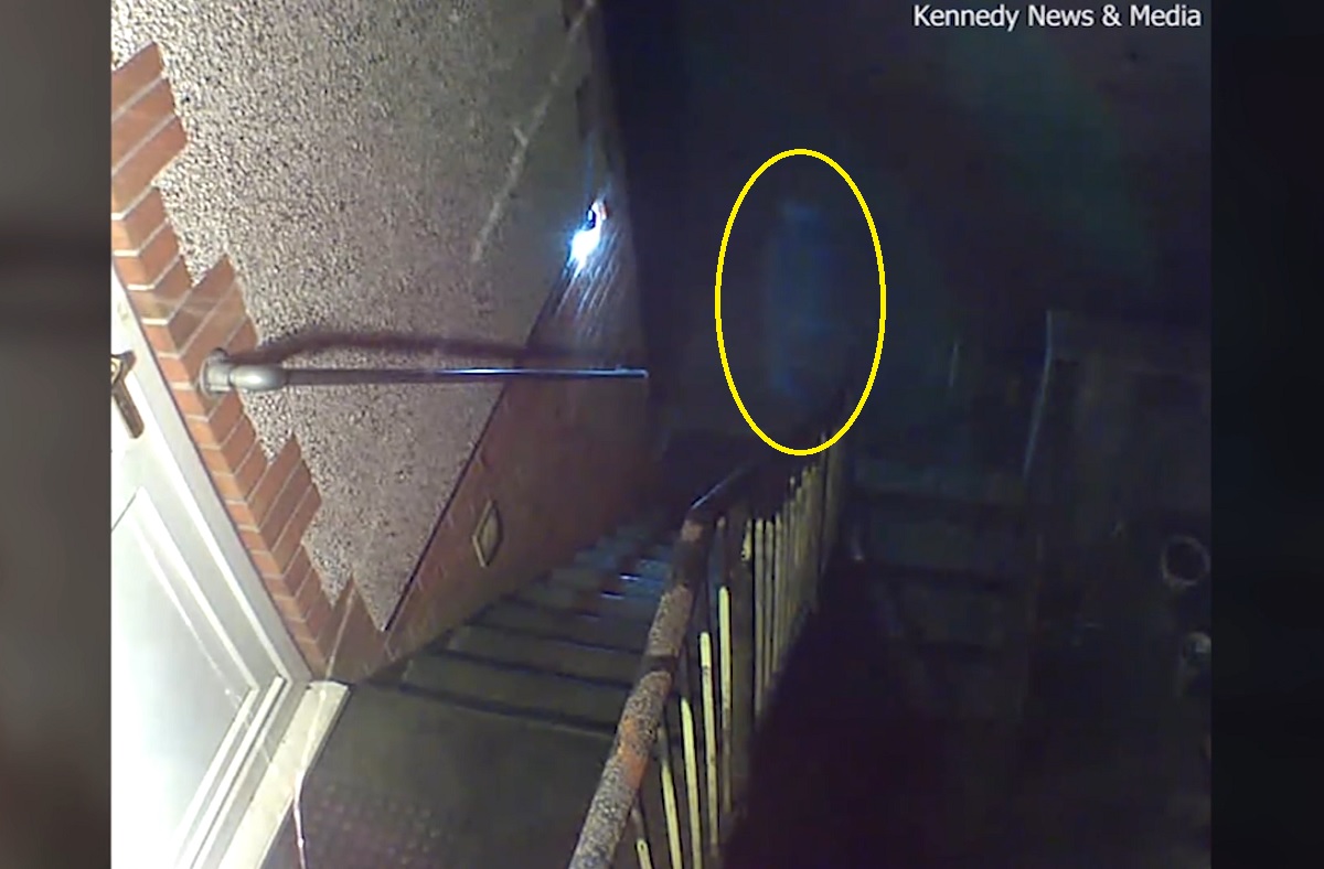 VÍDEO: caminhoneiro britânico diz ter gravado fantasma de chapéu na porta de casa