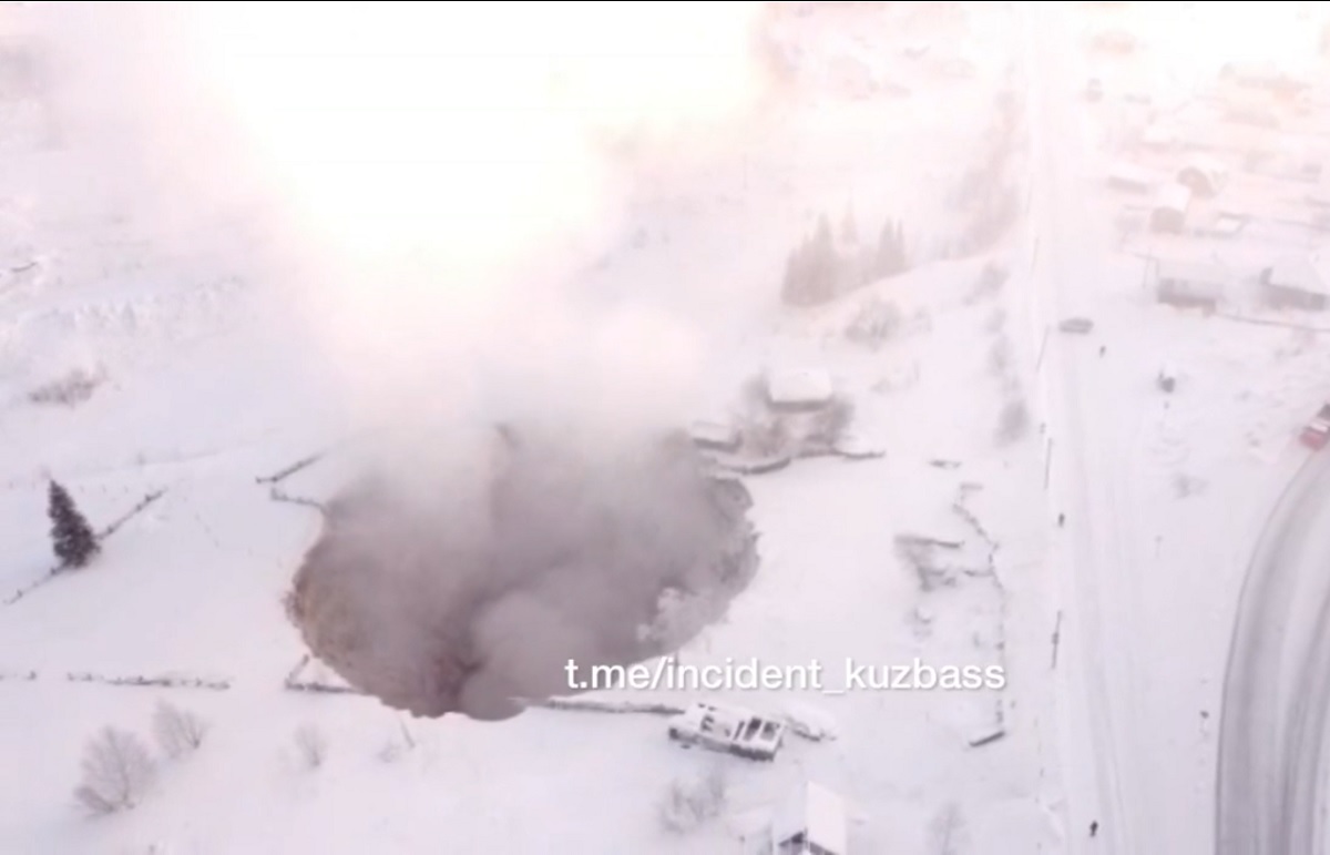 VÍDEO: cratera gigantesca surge perto de estação de esqui na Rússia