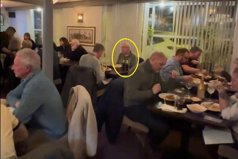 No Reino Unido, viúva diz que marido falecido há 9 anos apareceu em vídeo recente de restaurante