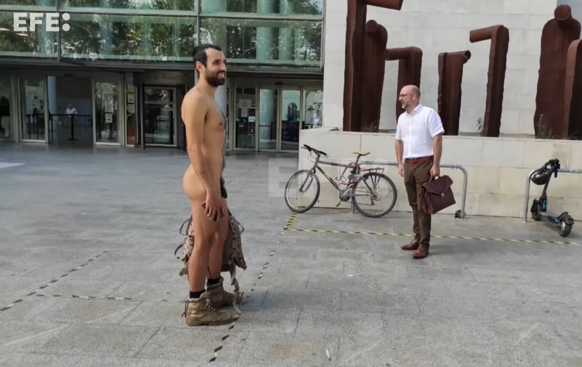 Praticante de nudismo ganha na justiça o direito de andar pelado em cidade da Espanha