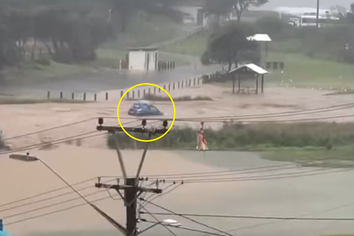 VÍDEO: após forte tempestade em Sidney, na Austrália, enchente faz carro ser levado para o mar