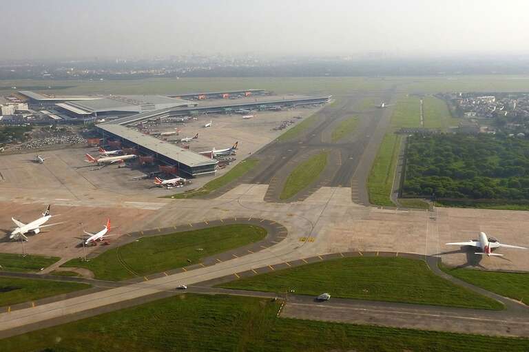 Piloto indiana evita colisão de aviões e a morte de 300 pessoas no aeroporto de Nova Delhi