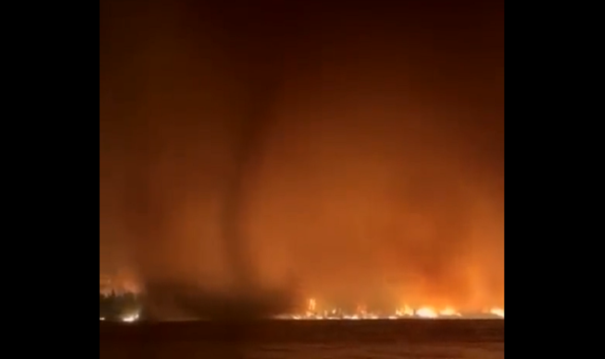 VÍDEO VIRAL: tornado de fogo considerado raro é flagrado sobre lago no Canadá