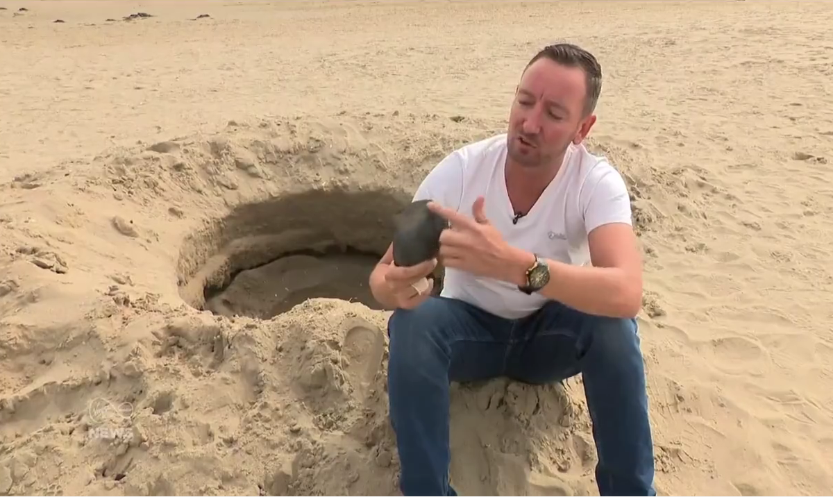 Emissora da Irlanda viraliza ao divulgar simples buraco em praia como sendo “cratera de meteorito”