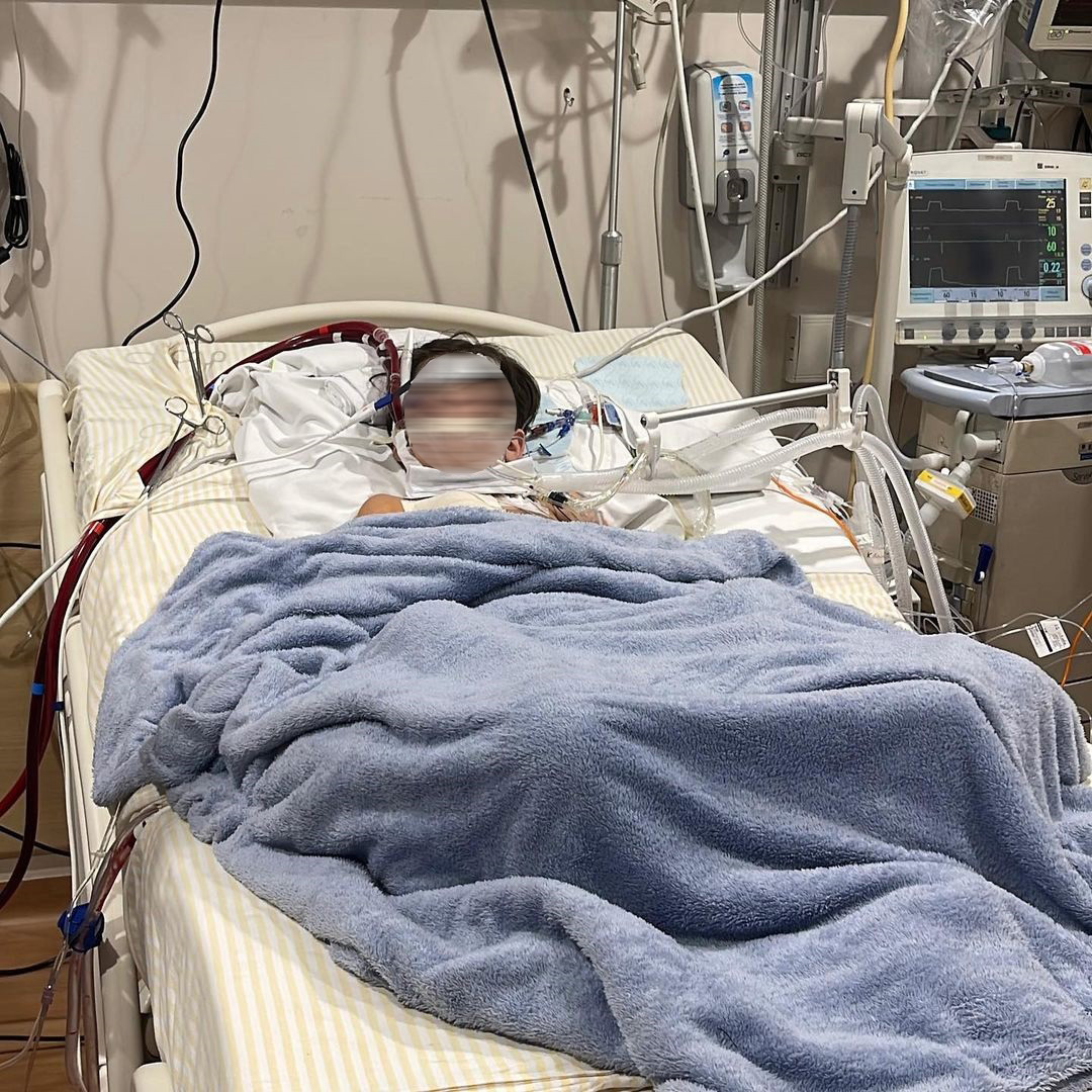 Após pisar de mau jeito, menino do Guarujá (SP) sofre gangrena na perna e pode ter pé amputado