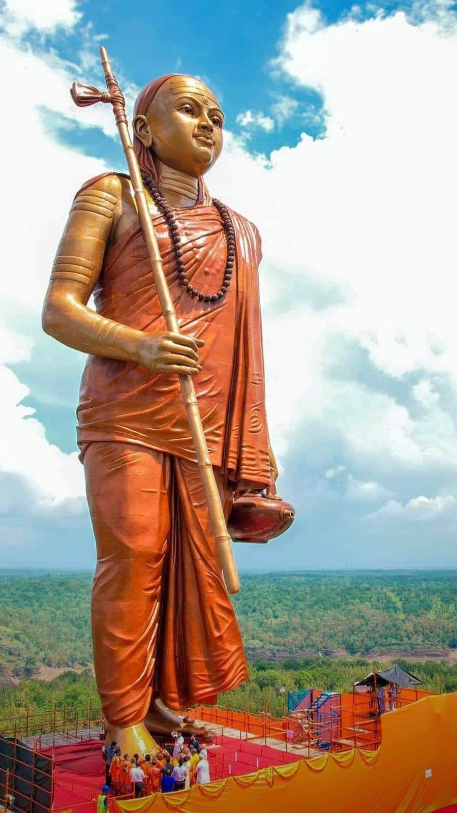VÍDEO: Índia inaugura estátua de 33 m do filósofo e religioso Adi Shankaracharya