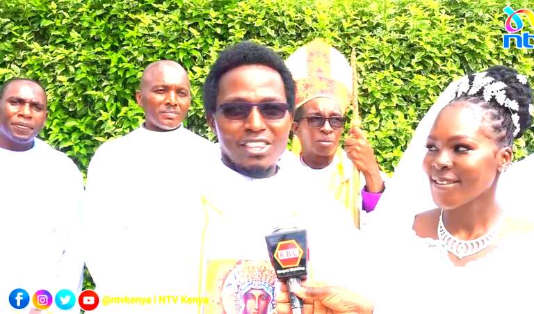 Padre católico do Quênia vira notícia em todo mundo ao se casar