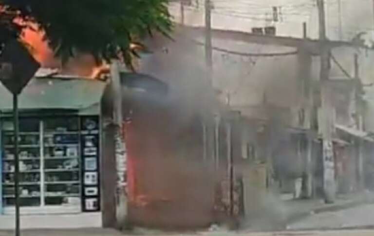 VIRAL: morador flagra forte explosão em restaurante de Guayaquil, no Equador; assista!