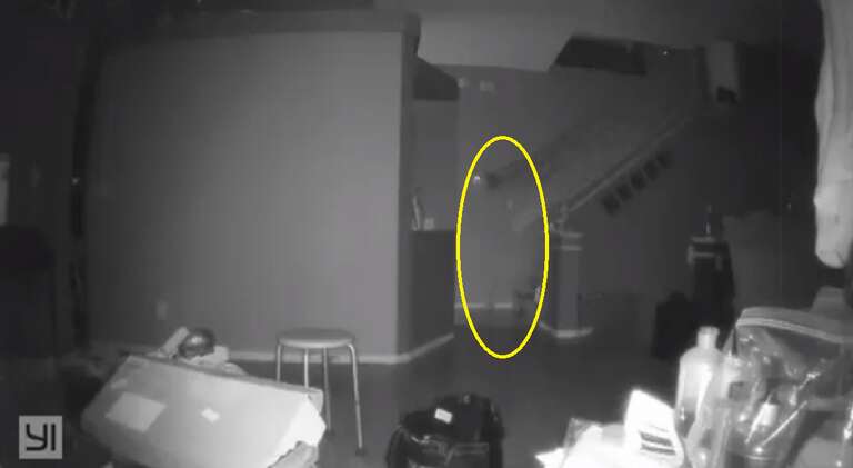 VÍDEO: internauta diz que sensor de movimento da câmera de segurança de sua casa flagrou um “fantasma”