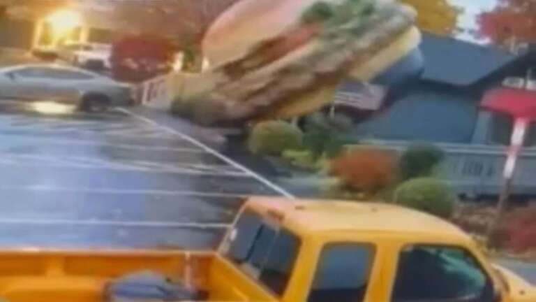 “Whopperzilla”? Vídeo mostra hambúrguer inflável gigante rolando por cidade nos EUA