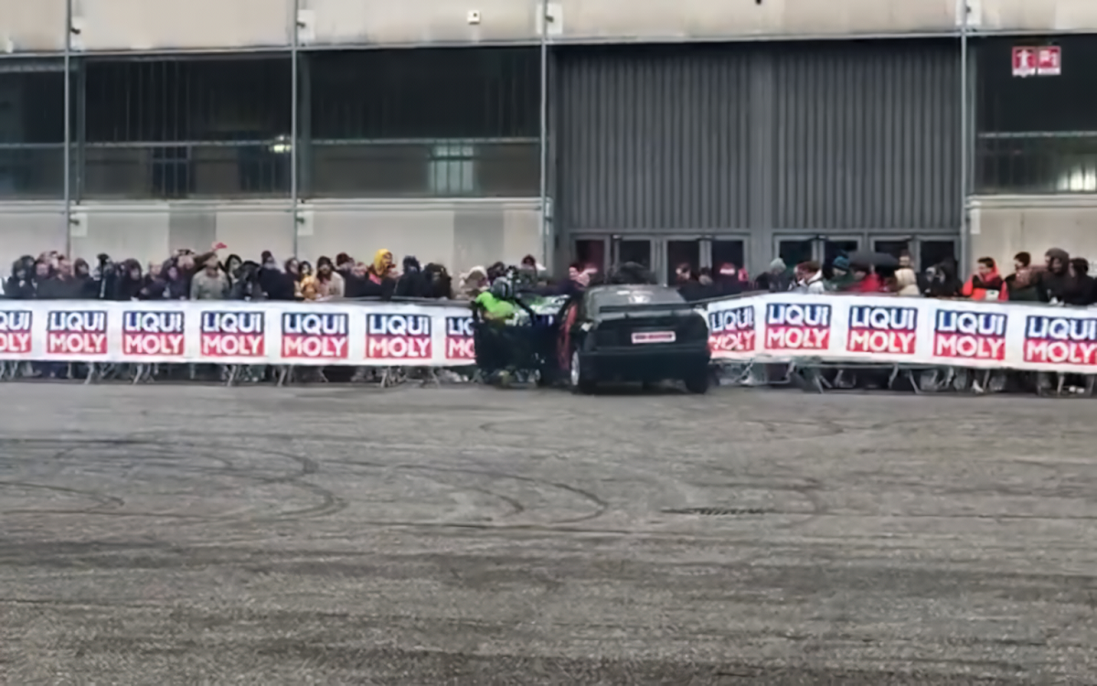 VÍDEO: dublê perde o controle do carro e atropela 10 espectadores em evento na Itália