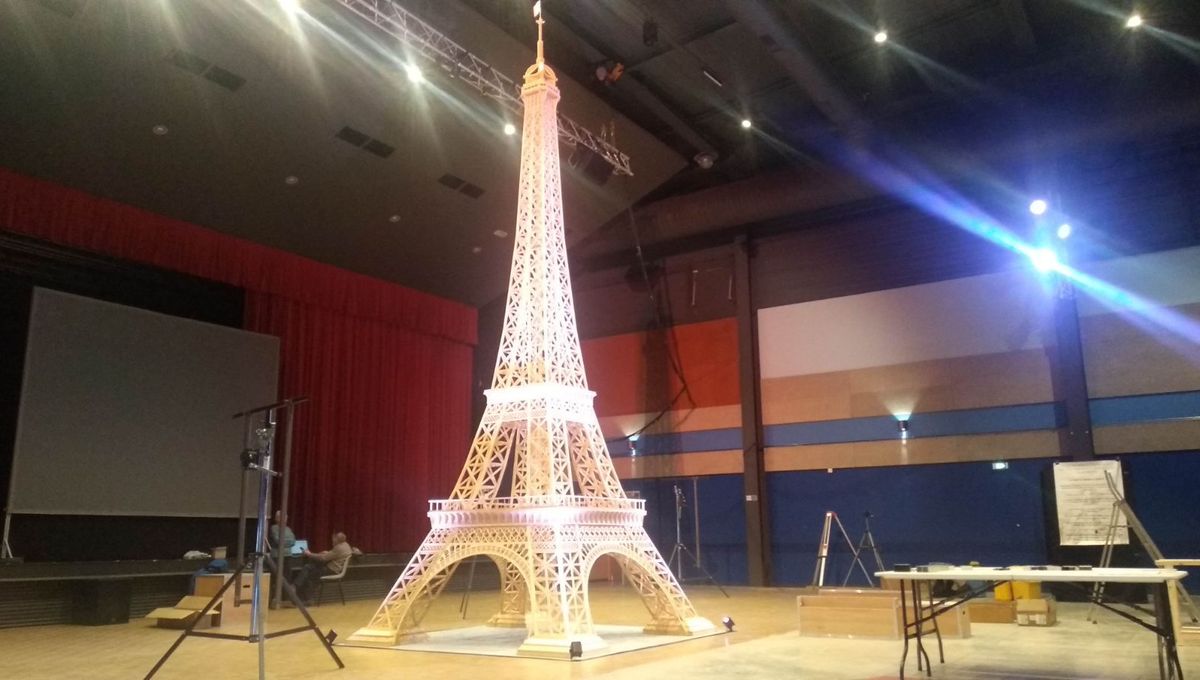 Francês gasta 8 anos construindo torre Eiffel de palitos de fósforo e é desclassificado pelo Guinness World Records